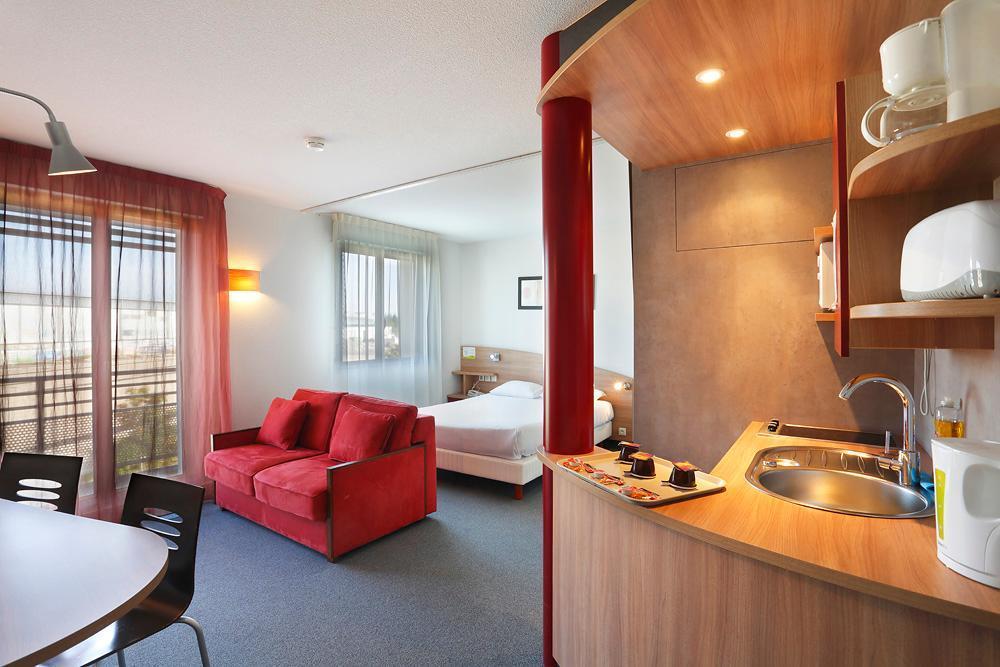 Suite-Home Orleans-Саран Экстерьер фото
