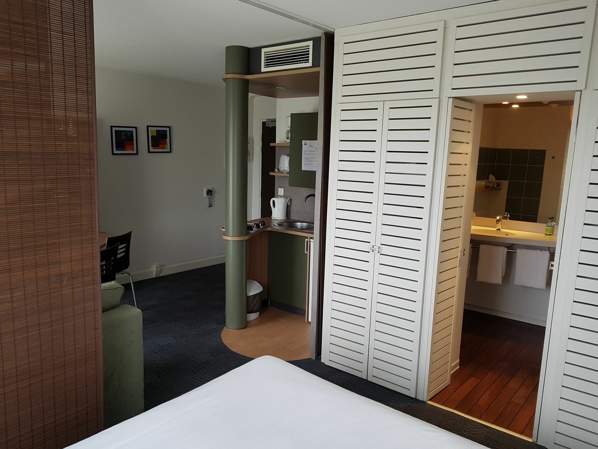 Suite-Home Orleans-Саран Экстерьер фото